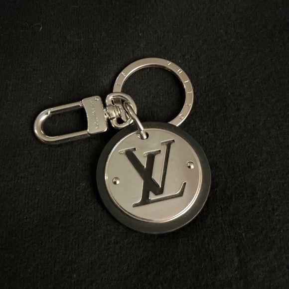 Louis Vuitton Cut Circle Key Holder/Bag Charm (Black/Silver Unisex) - Picture 1 of 3